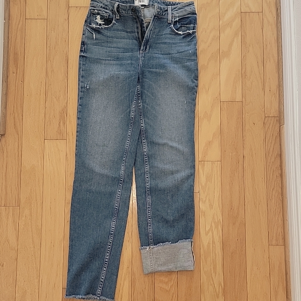 Paige Premium denim in high rise Sarah straight sz 26
